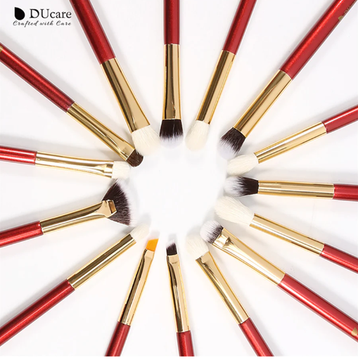 [763600000023 DF1534] DUCARE SET DE 15 BROCHAS PARA MAQUILLAJE DE OJOS CLASSIC RED